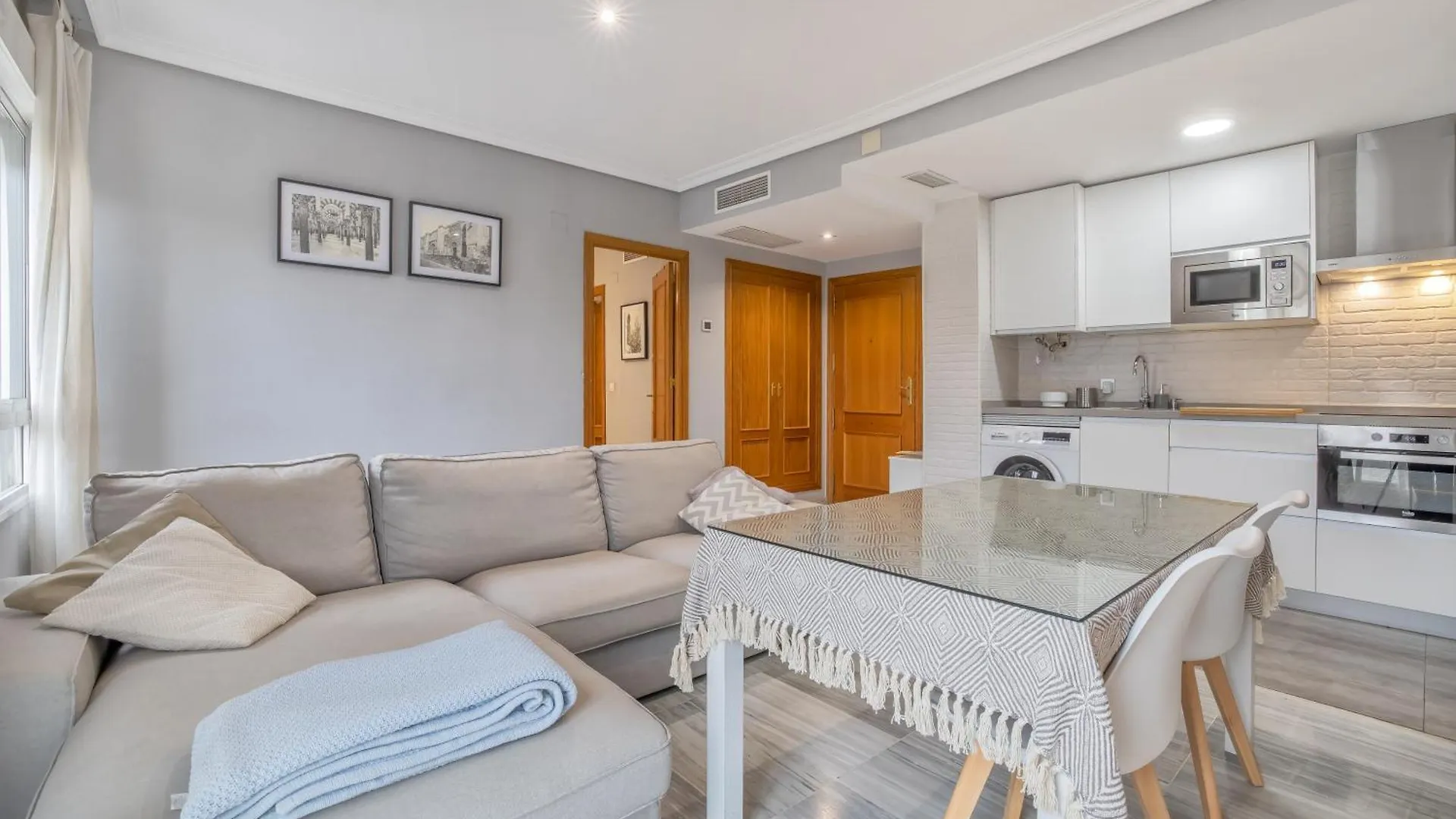 Coral & Apartment & Parking Cordoba
