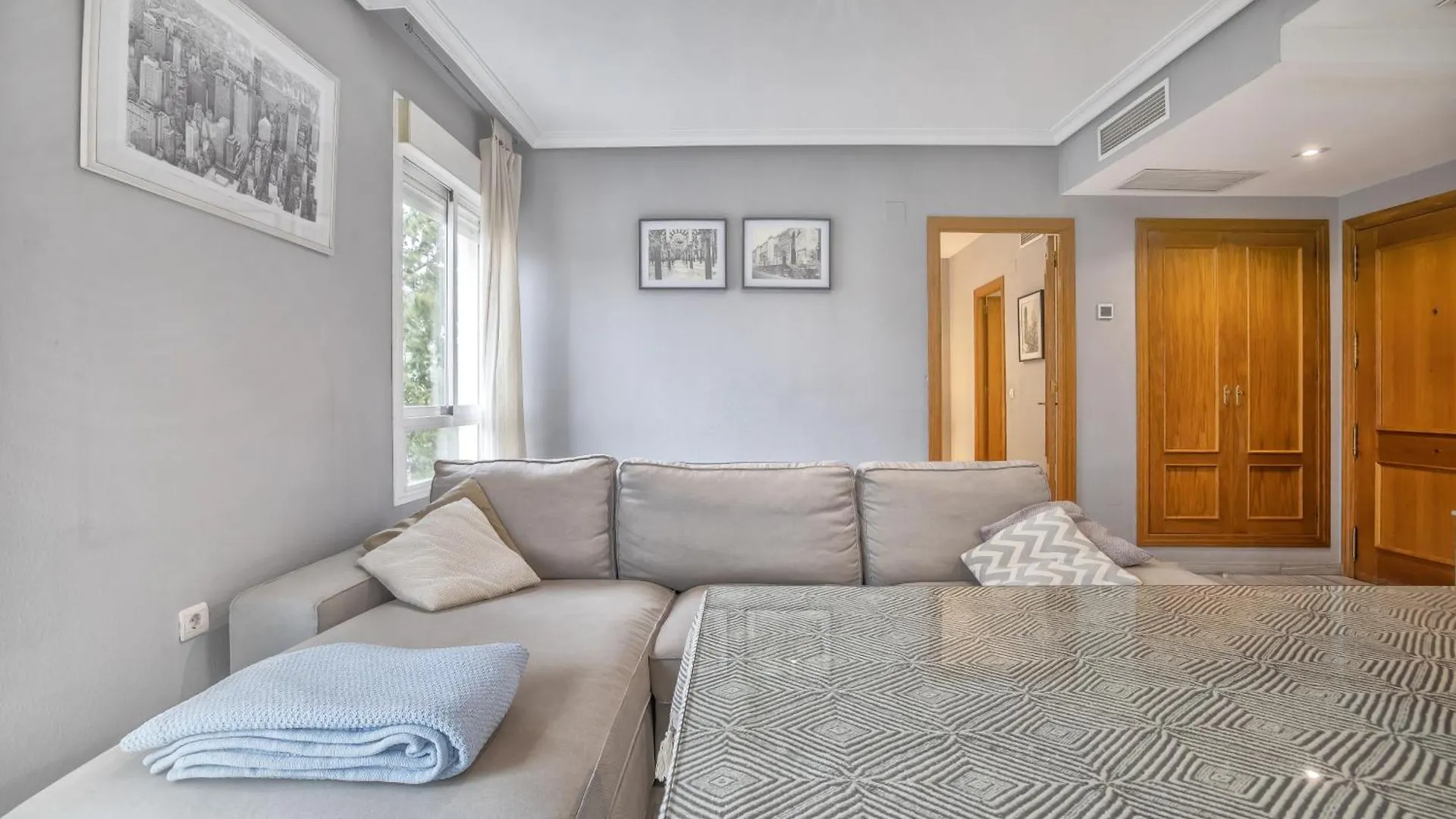 Coral & Apartment & Parking Cordoba