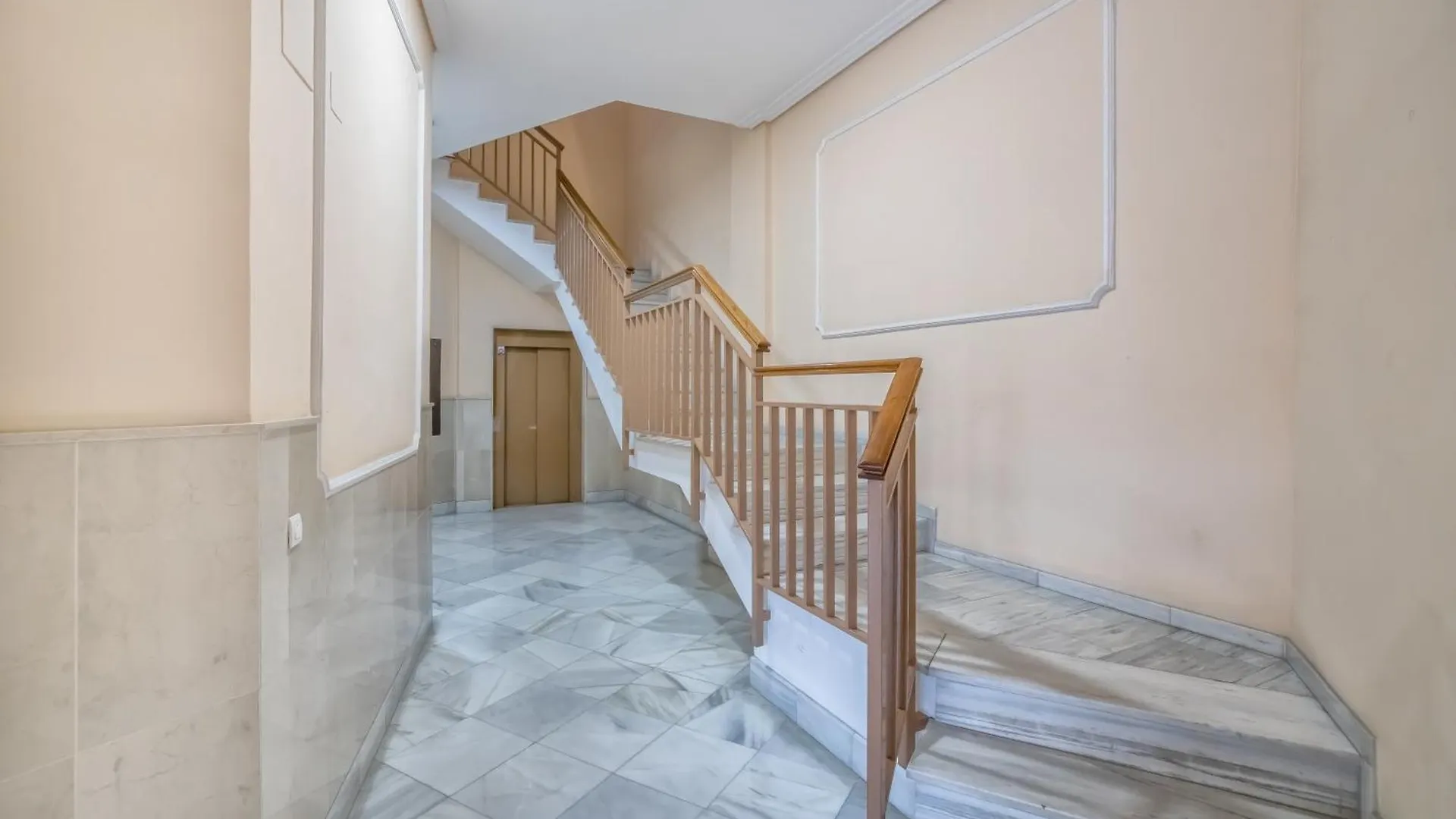 Coral & Apartment & Parking Cordoba