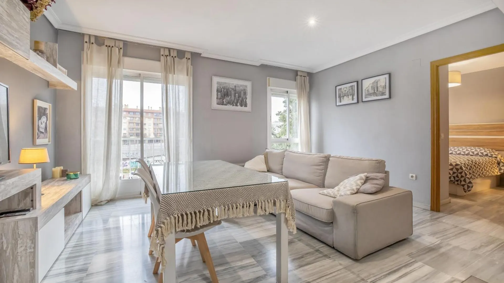 Coral & Apartment & Parking Cordoba Spain